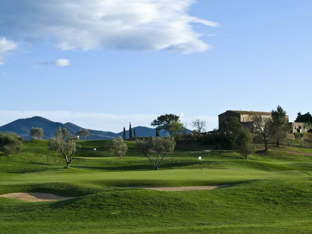 1024 18 Hole Golf Course