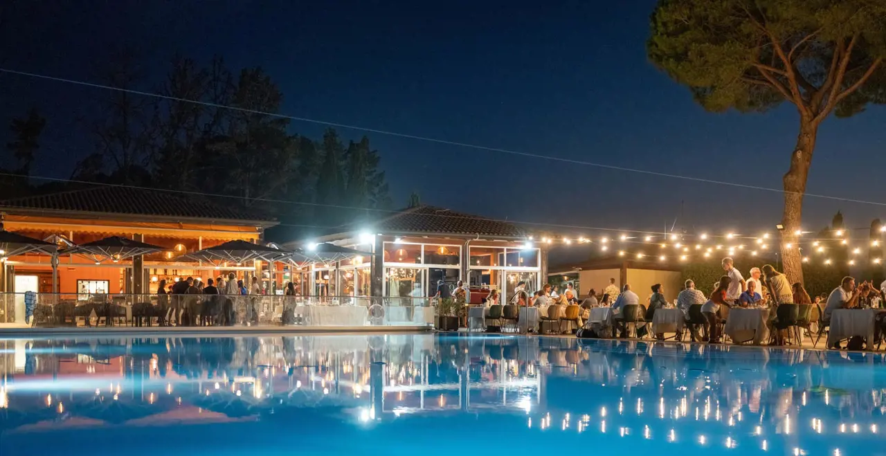 top Swimming pool dinner party 2